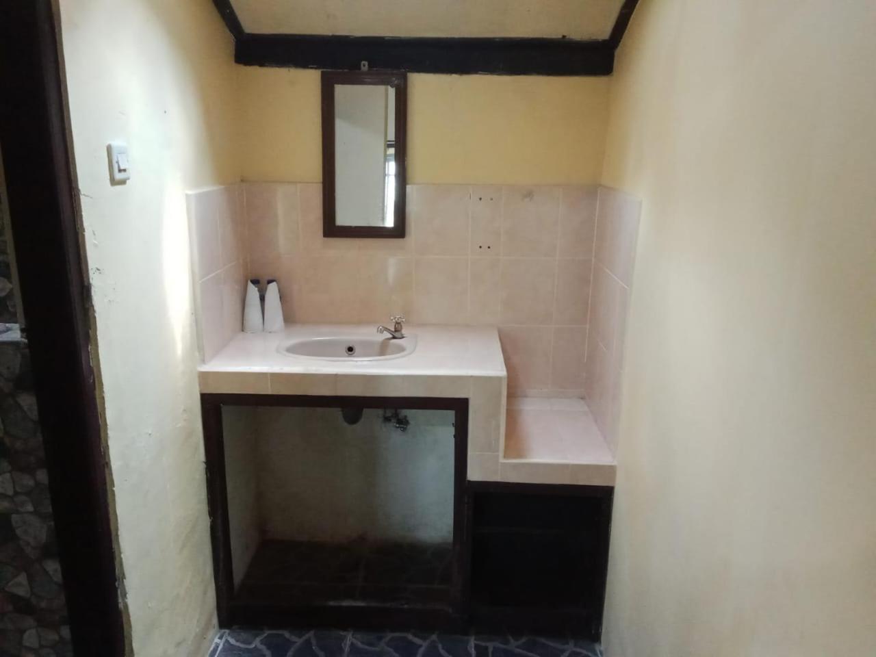 Guru Ratna Apartment Munduk  Bagian luar foto