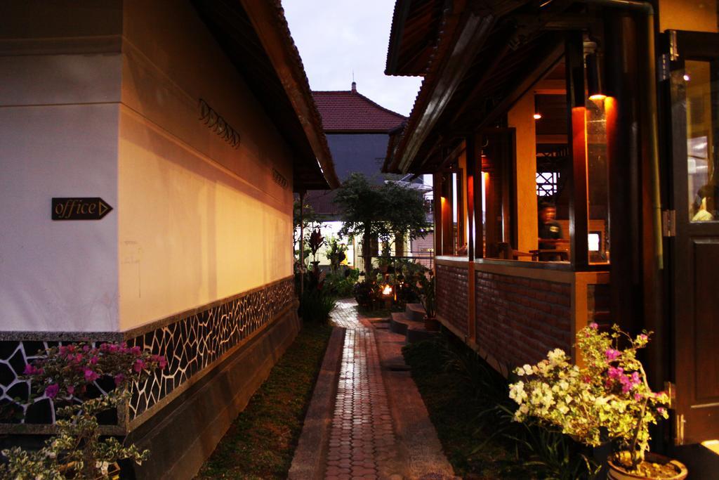Guru Ratna Apartment Munduk  Bagian luar foto